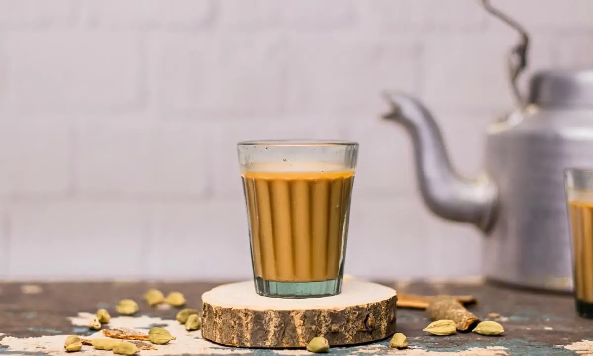 cardamom-tea-recipe-elaichi-chai-indian