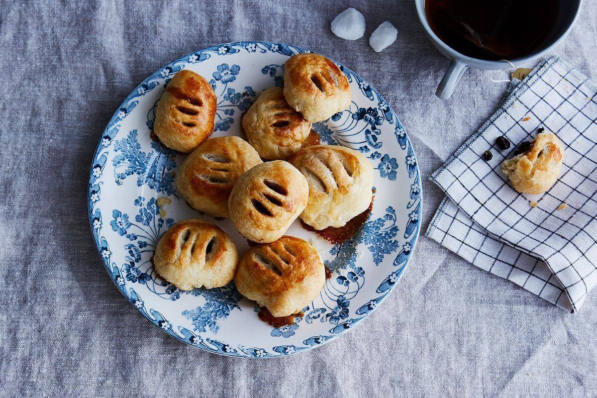 eccles-cakes-recipe-british-pastry