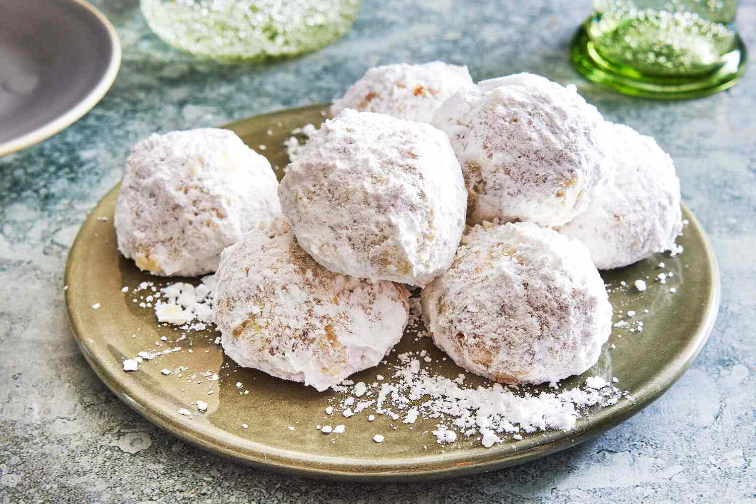 russian-tea-cakes-recipe-snowball-cookies
